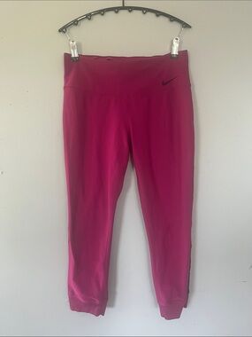 Nike Bright Magenta Cropped Performance Leggings Small